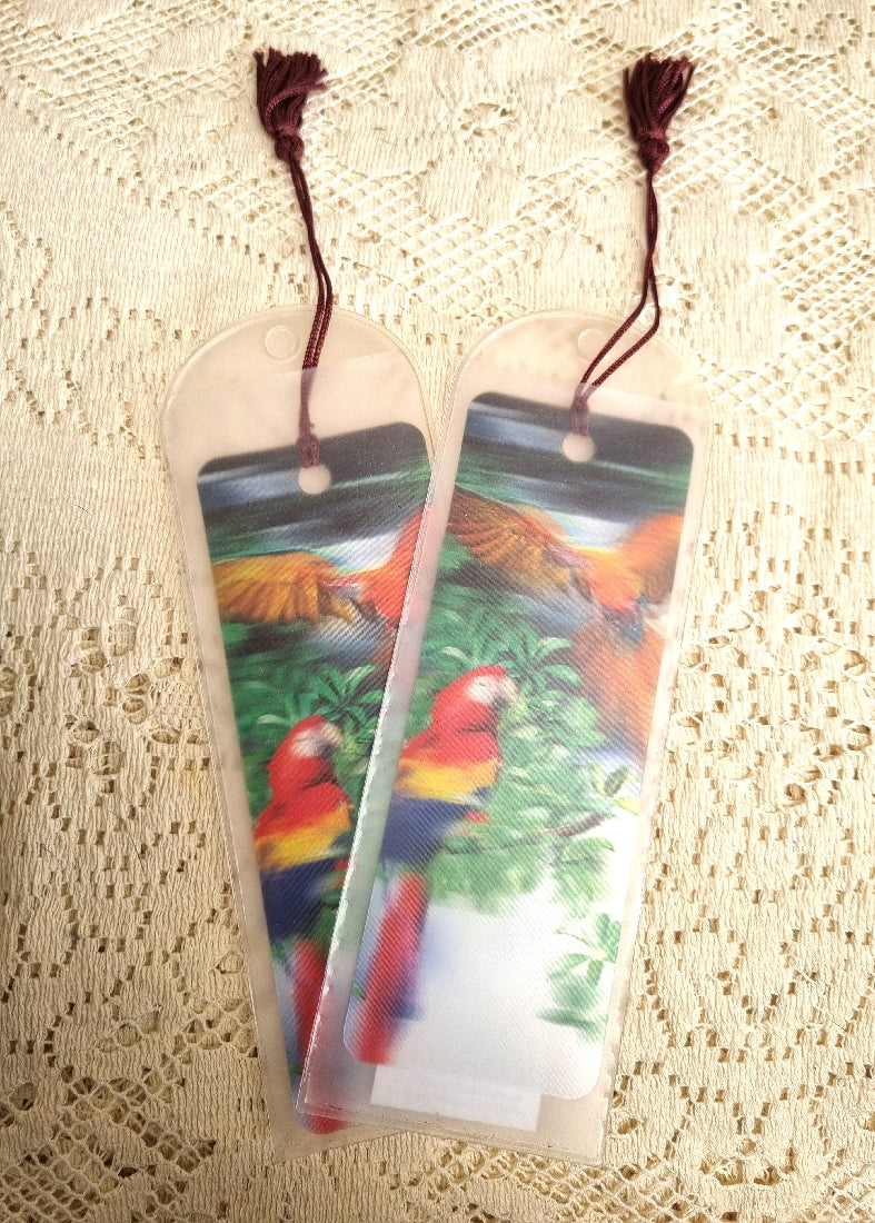 2 bookmarks of 3D Parrots