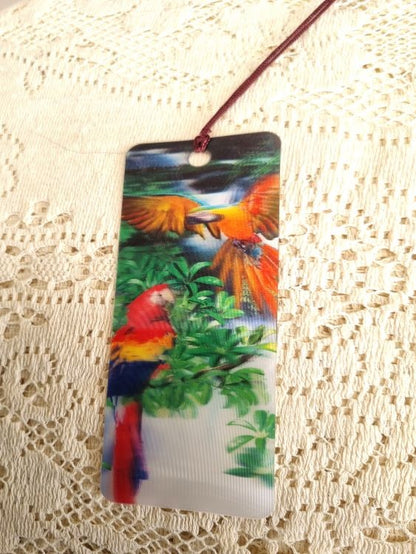 Bookmark of 3D Parrots with top parrot in yellow