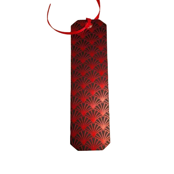 A bookmark of the Art Deco design Crimson Scallop